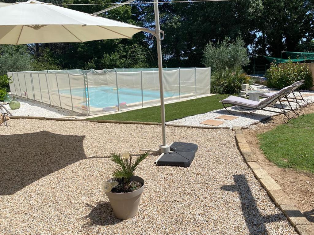 Au Mazet Du Parc Panzió Lédenon Kültér fotó